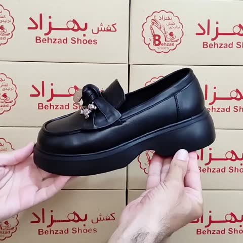کفش لژ دار پاپیونی سنجاقی زنانه دخترانه رنگ مشکی سایز 37 تا 40 زیره پیو پاشنه چهار و نیم سانتی رویه چرم صنعتی سبک راحت