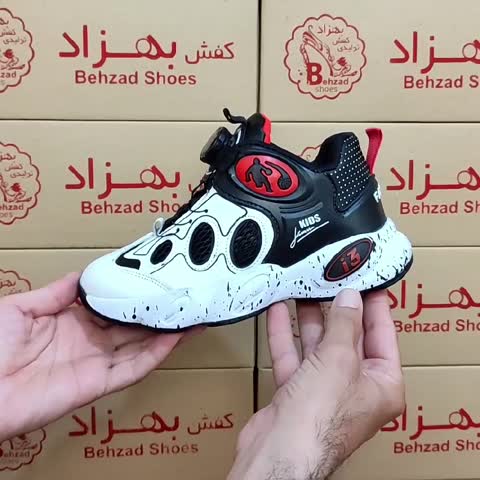 کتونی طرح بسکتبال بچه گانه اسپرت پسرانه سایز 31 تا 37 رنگ سفید مشکی زیره پیو لژ 3 سانتی بند پمپی فنری رویه چرم صنعتی سبک