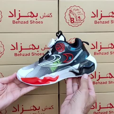 کتونی طرح نایک 23 بچه گانه اسپرت پسرانه سایز 31 تا 37 رنگ طوسی مشکی زیره پیو لژ 4 سانتی بند پمپی فنری رویه بافت پُختی