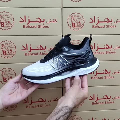 کتونی نیو بالانس مردانه پسرانه سایز 41 تا 44 رنگ سفید مشکی زیره کپسولی لژ 4 سانتی کفی طبی رویه بافت خارجی سبک 