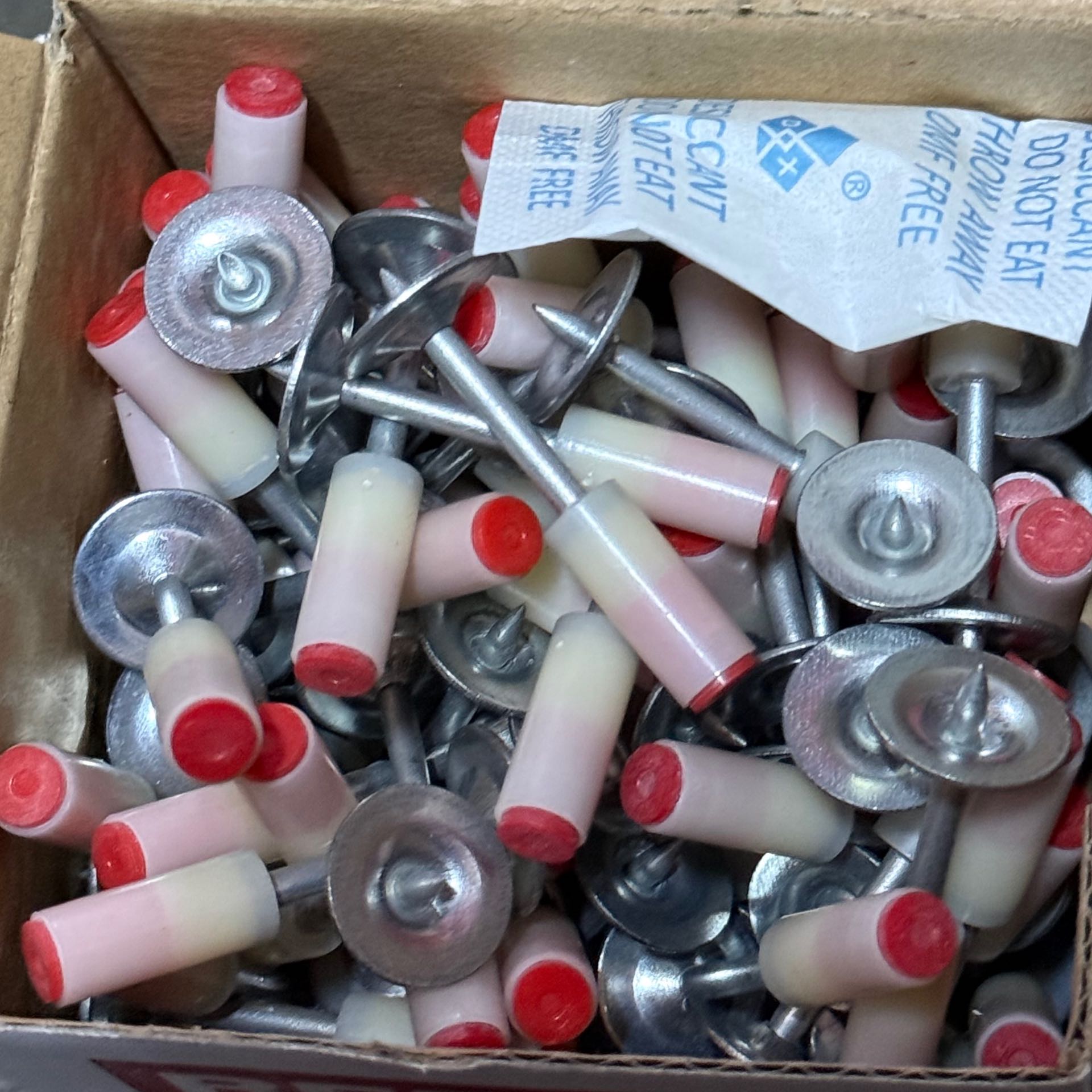 میخ و چاشنی سرخود RED HIT سایز 27 میلیمتر (بسته 100 عددی)