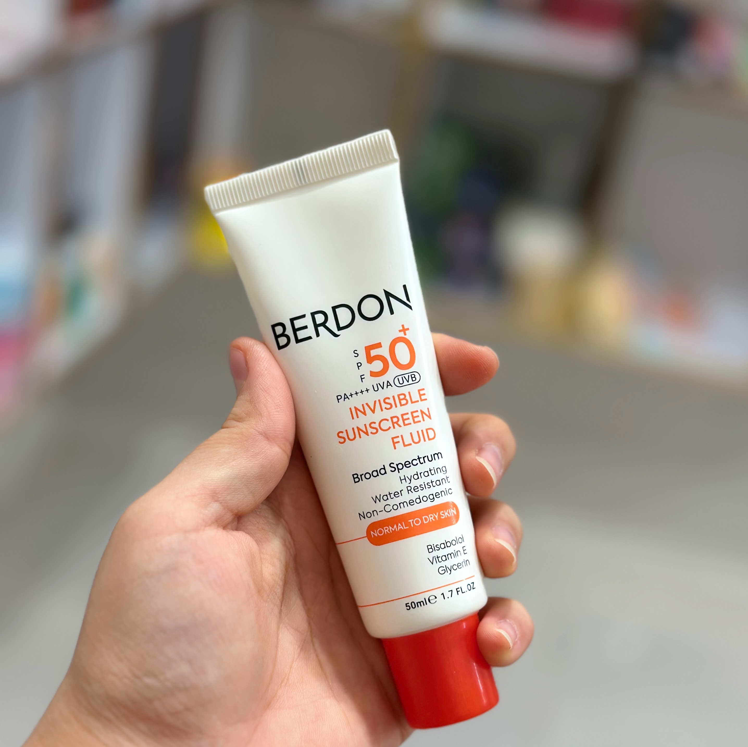فلوئید ضد آفتاب بی رنگ SPF50 پوست نرمال تا خشک بردون
