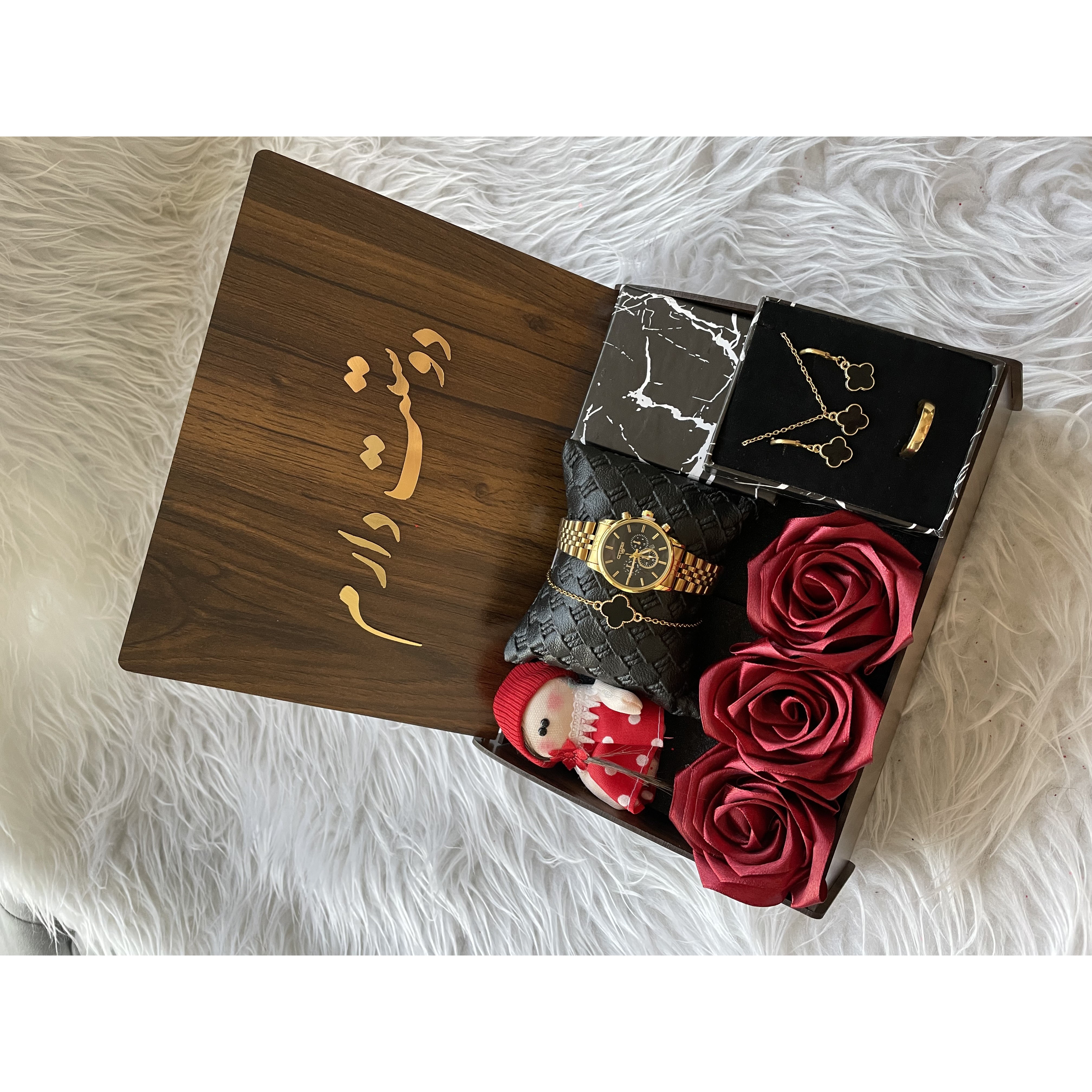 باکس هدیه ویژه روز زن ست اکسسوری شیک با ساعت، گردنبند، عروسک و رز ربانی مناسب هدیه مناسبتی ارسال رایگان