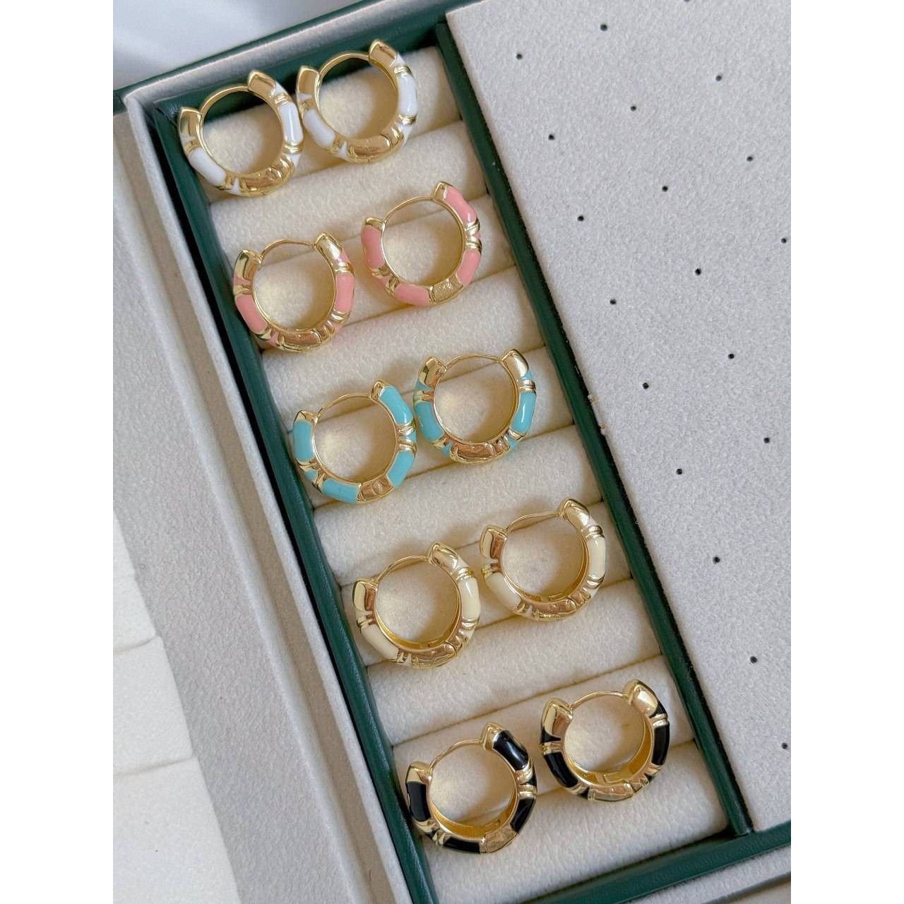 گوشواره میناکاری رنگ با طرح مثلث