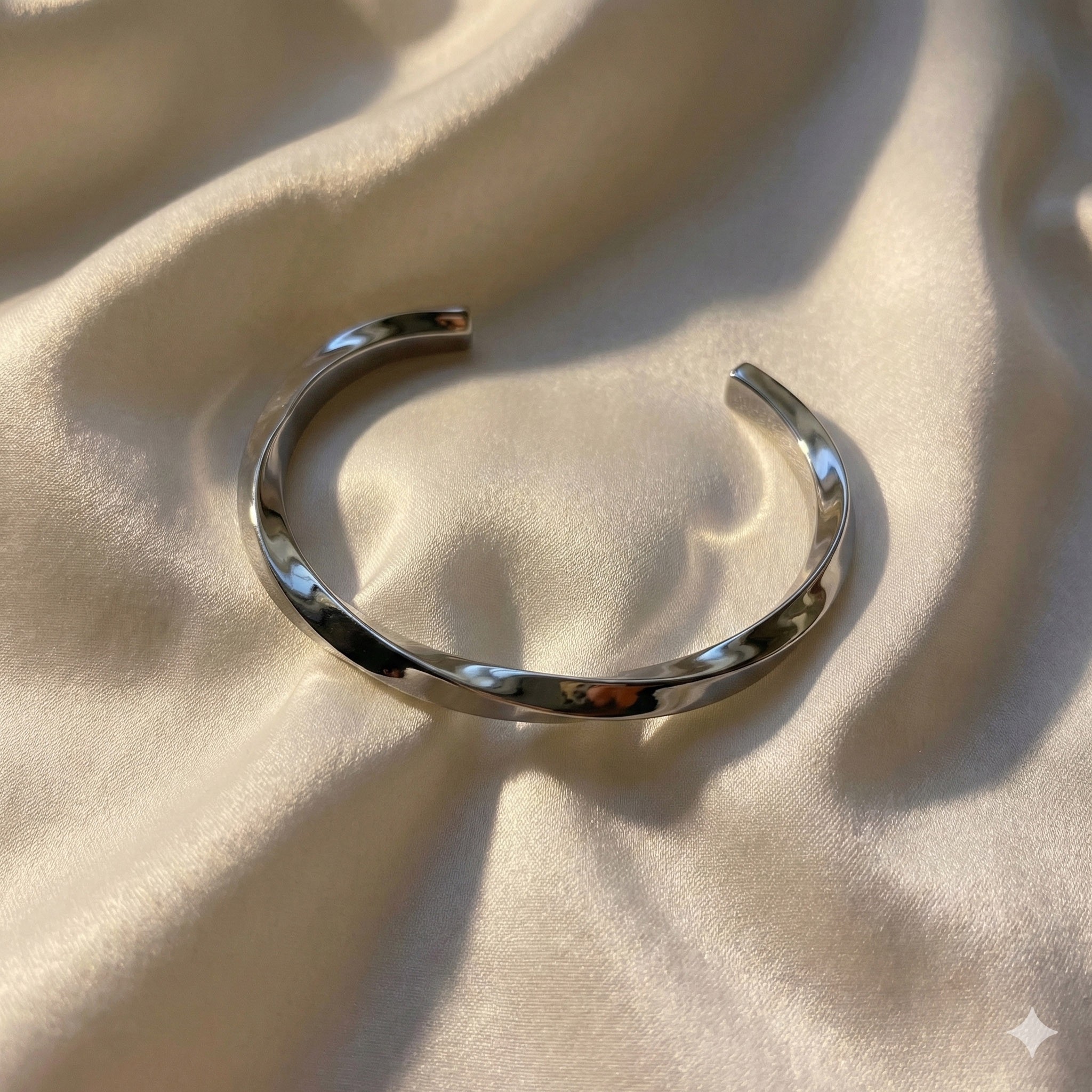 بنگل استیل مردانه مدل پیچش Silver Twist  مینیمال و رنگ ثابت