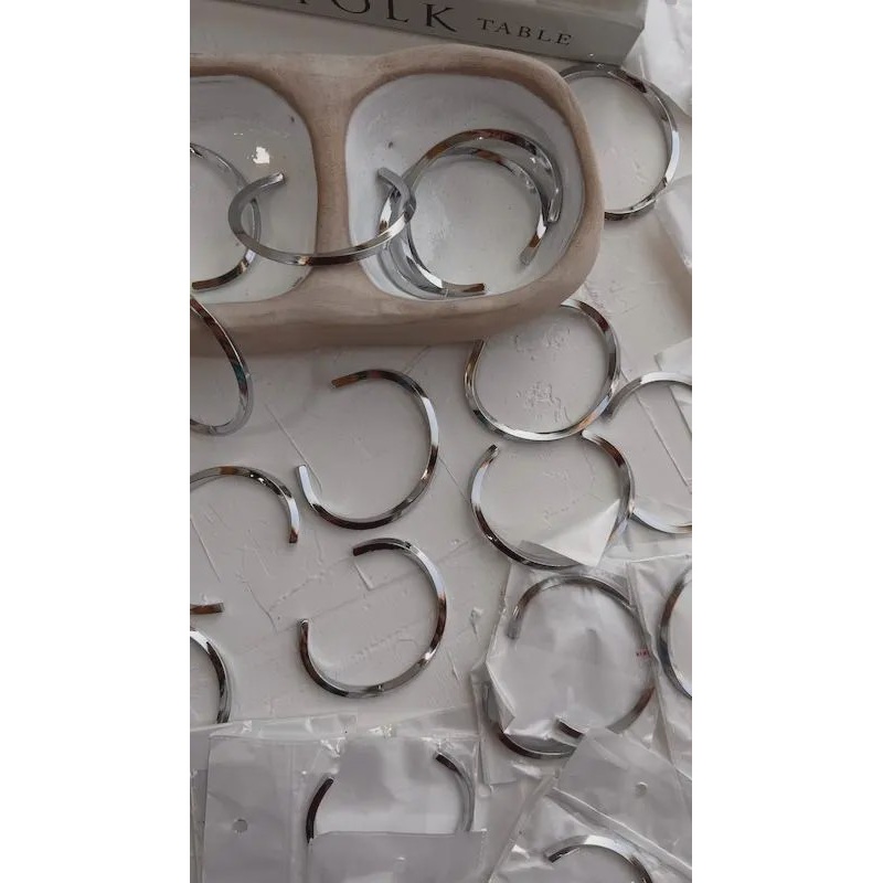 بنگل استیل مردانه مدل پیچش Silver Twist مینیمال و رنگ ثابت