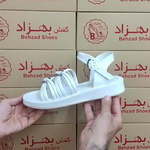 صندل تابستانی زنانه دخترانه رنگ سفید سایز 37 تا 40 زیره پیو لژ 3 سانتی رویه چرم صنعتی بند سگکی سبک و راحت   