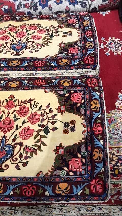 یک جفت فرش دستباف بیجار تبدیل به پشتی شده 