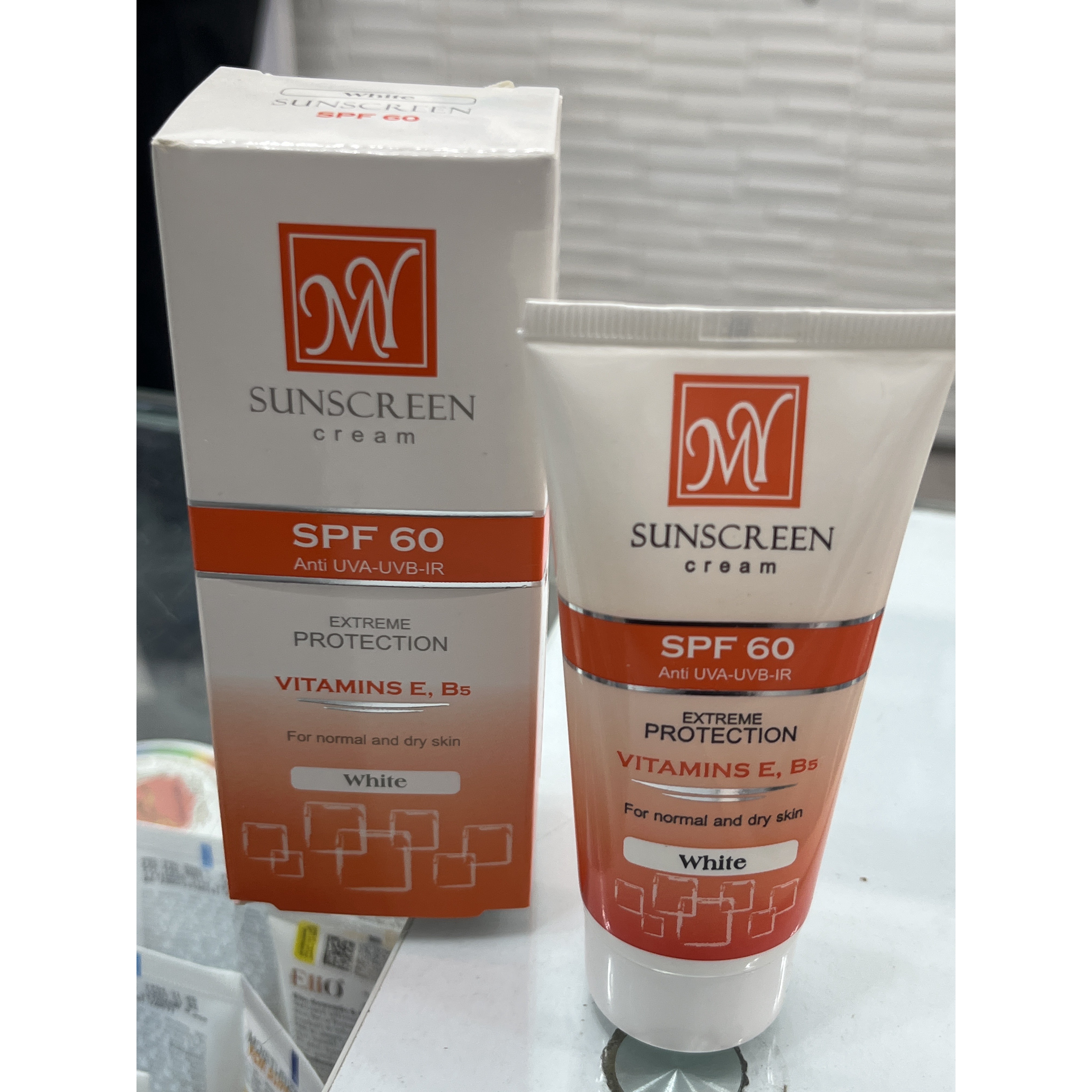 کرم ضد آفتاب بی رنگ مای SPF60 مناسب پوست معمولی و خشک