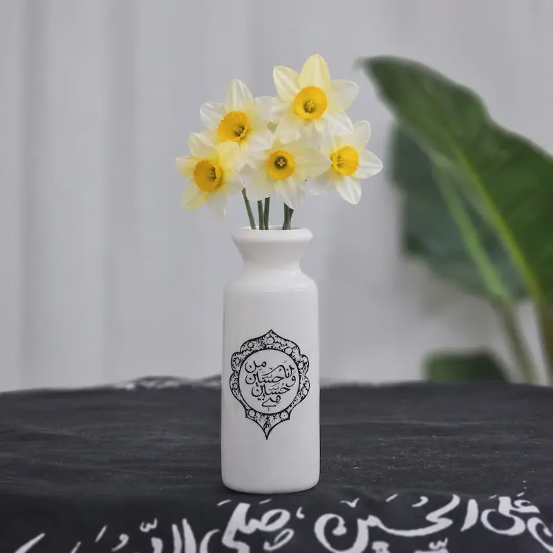گلدان حسین منی و انا من حسین