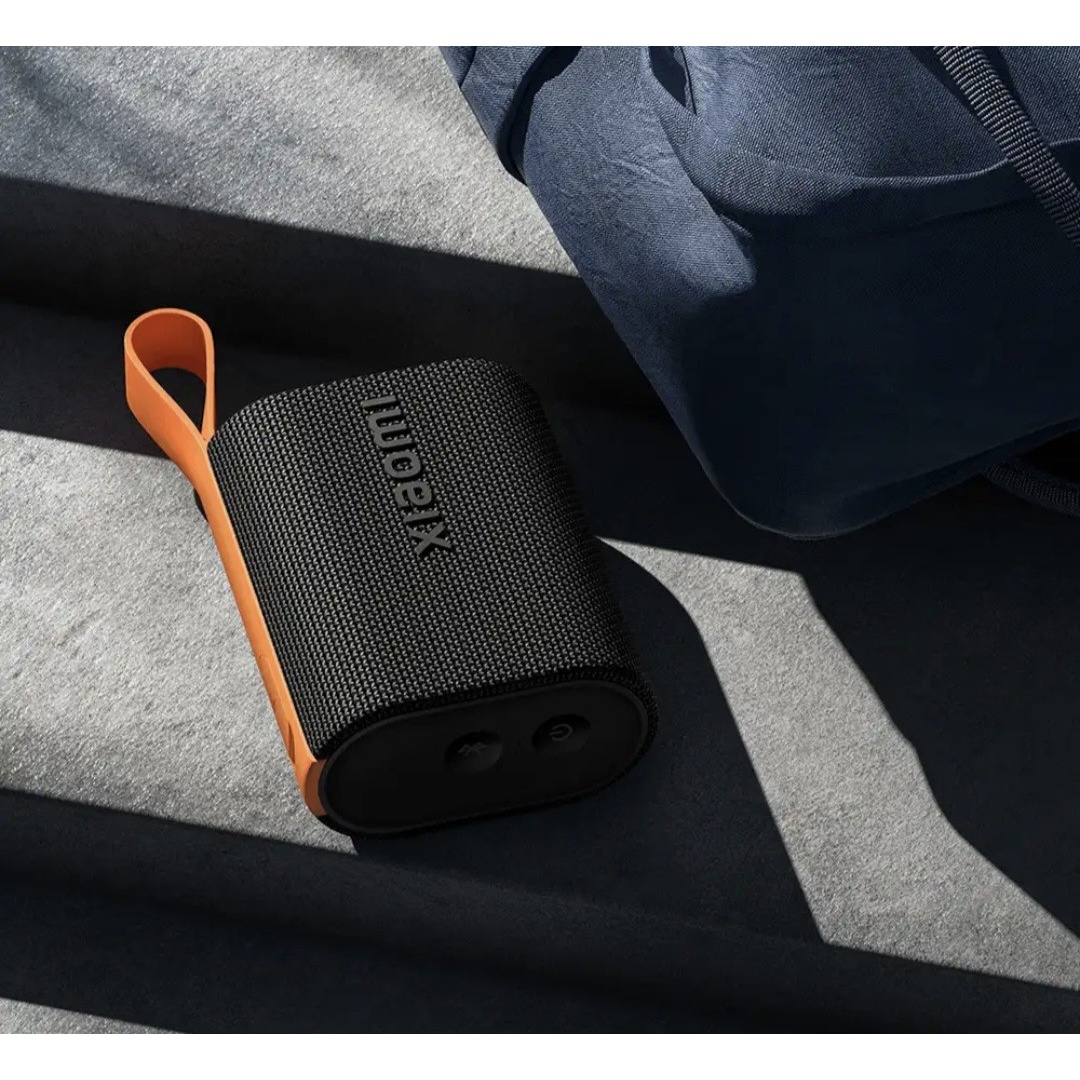 اسپیکر بلوتوثی قابل حمل شیائومی مدل Sound Pocket، با توان خروجی 5 وات و نسبت سیگنال به نویز 70 دسی بل