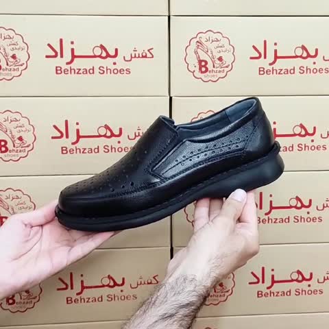 کفش تابستانی رویه سوراخ دار قابل تنفس چرم طبیعی گاوی مردانه رنگ مشکی  سایز 40 تا 45 زیره پیو تزریق کفی طبی آستر چرم میشن