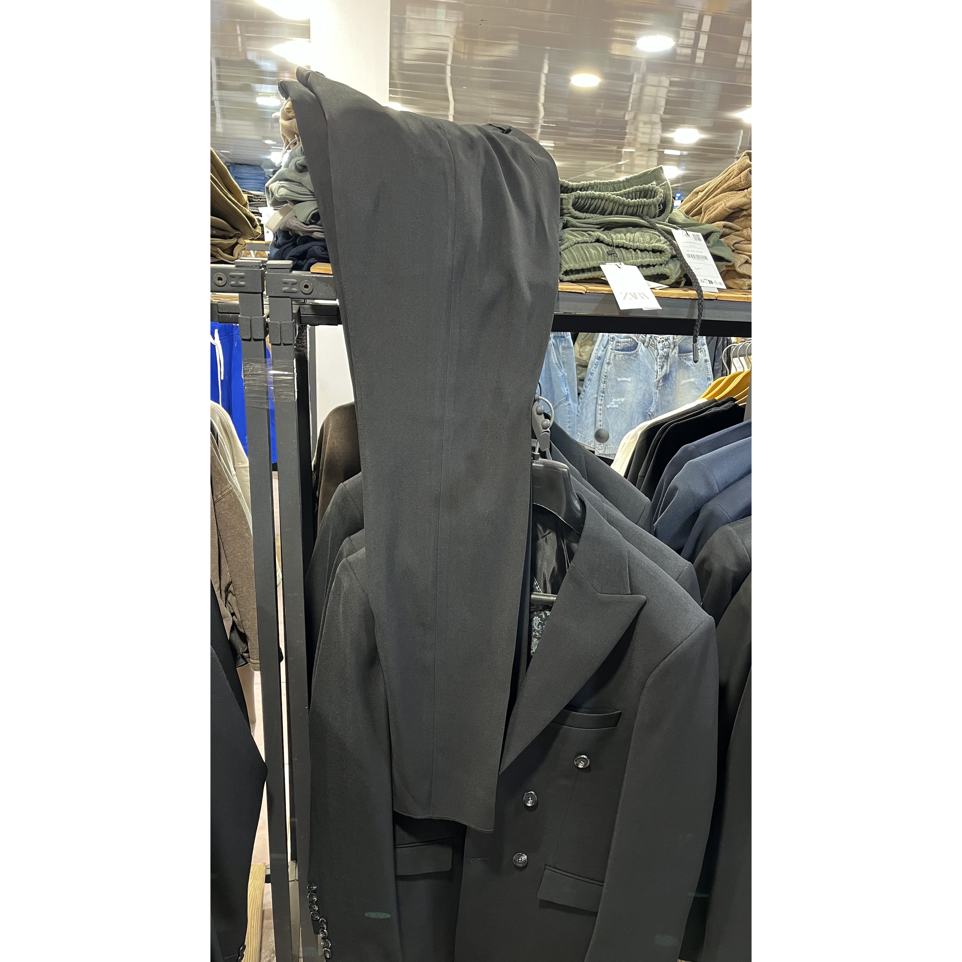 کت شلوار مردانه رنگ مشکی شش دکمه دبل برست برند massimo dutti