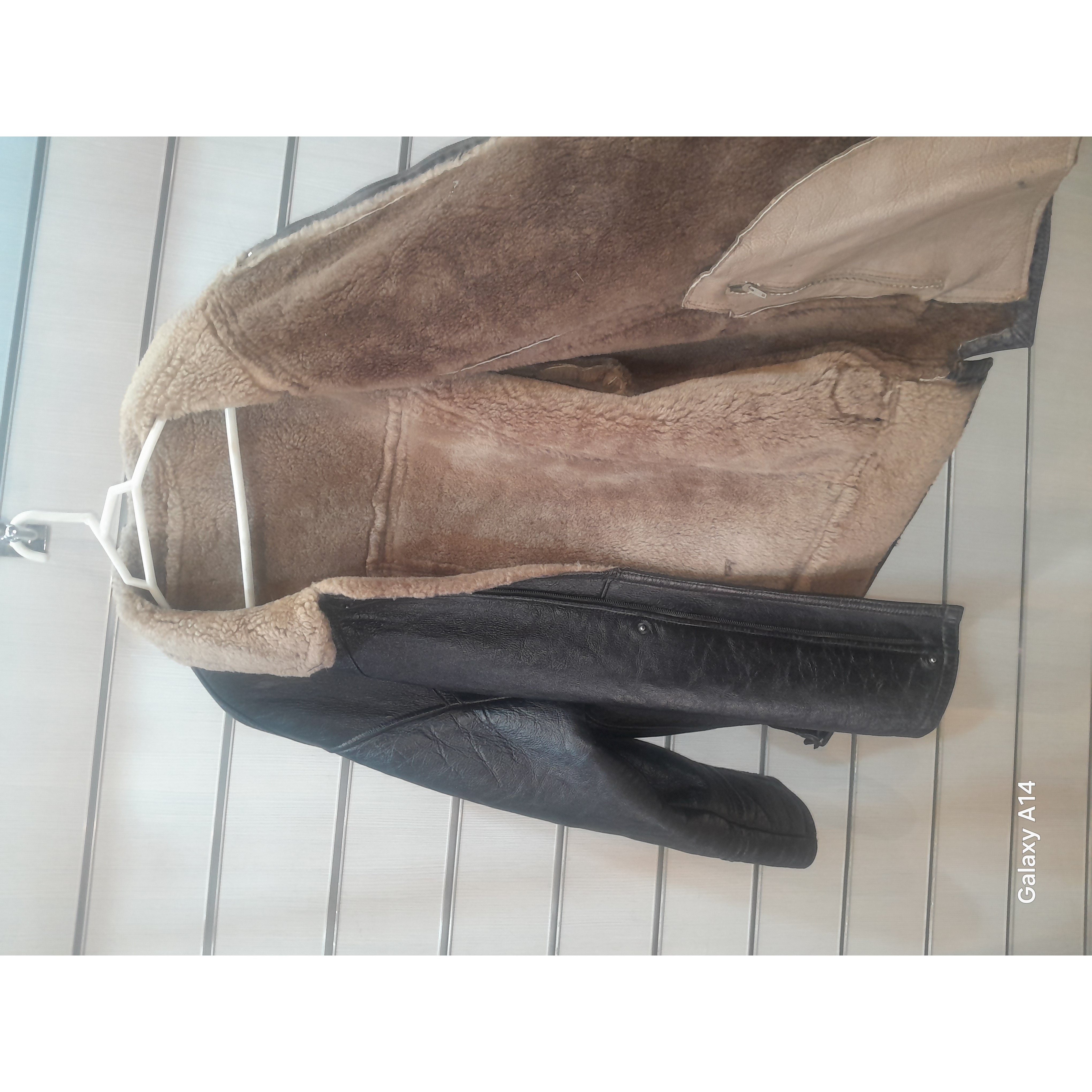 کاپشن مردانه پوست بوفالو یقه پوست گوسفندمیرینوس طبیعی برند leather SAJAD بادوام و گرمابسیار بالا