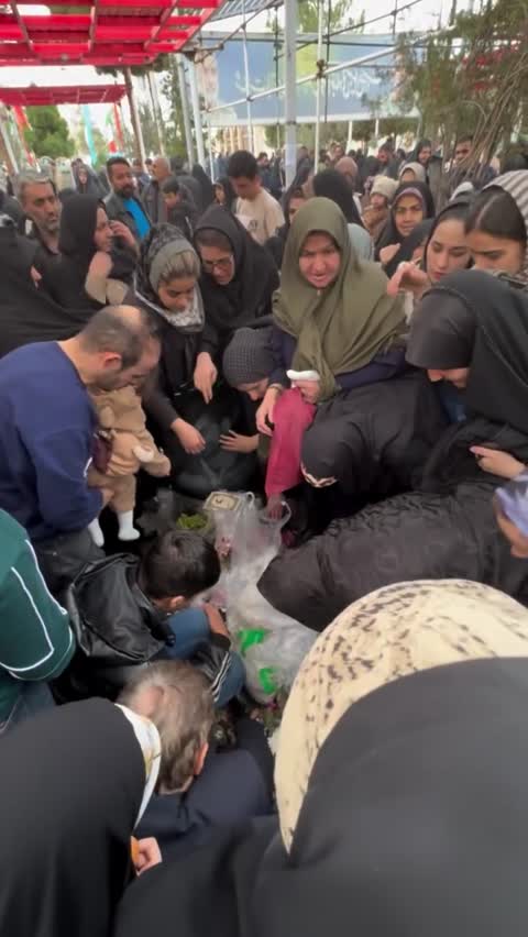 کتاب حواسم هست (زندگینامه داستانی شهید مدافع حرم سجاد زبرجدی)
