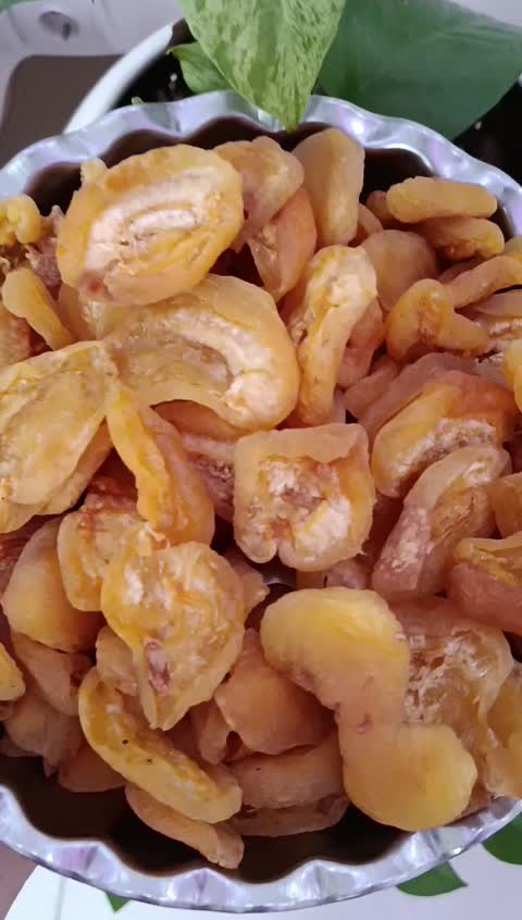برگ زرد آلو 