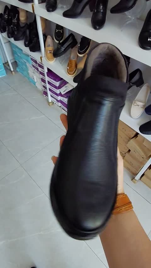 کفش اسپرت زنانه طبی تمام لژ مدل کپسولی چرم سوگو