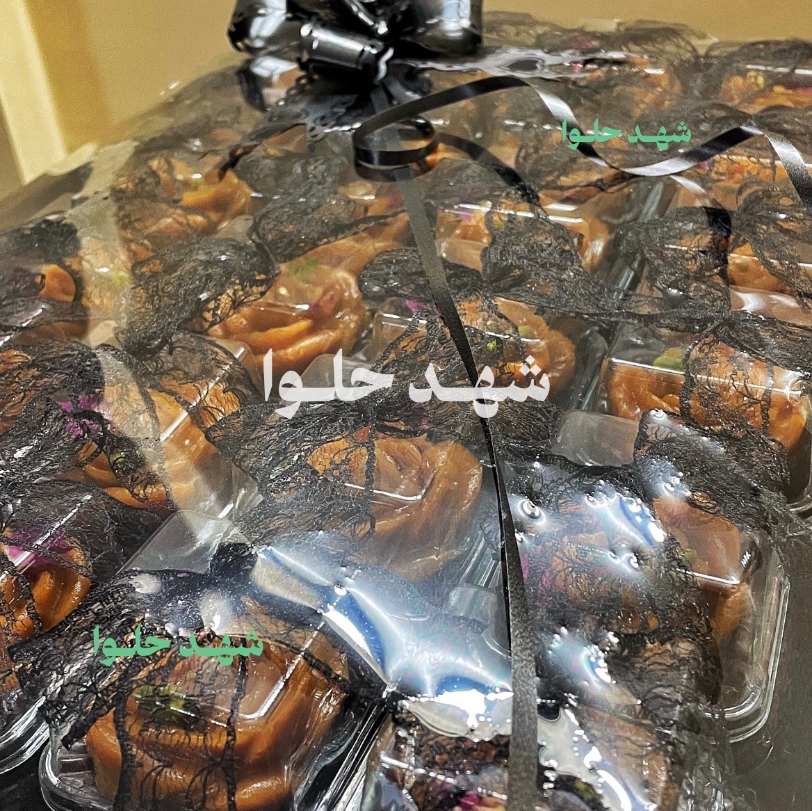 حلوا قالبی گل رز در کاپ حلوا با تزیین پاپیون 24عددی