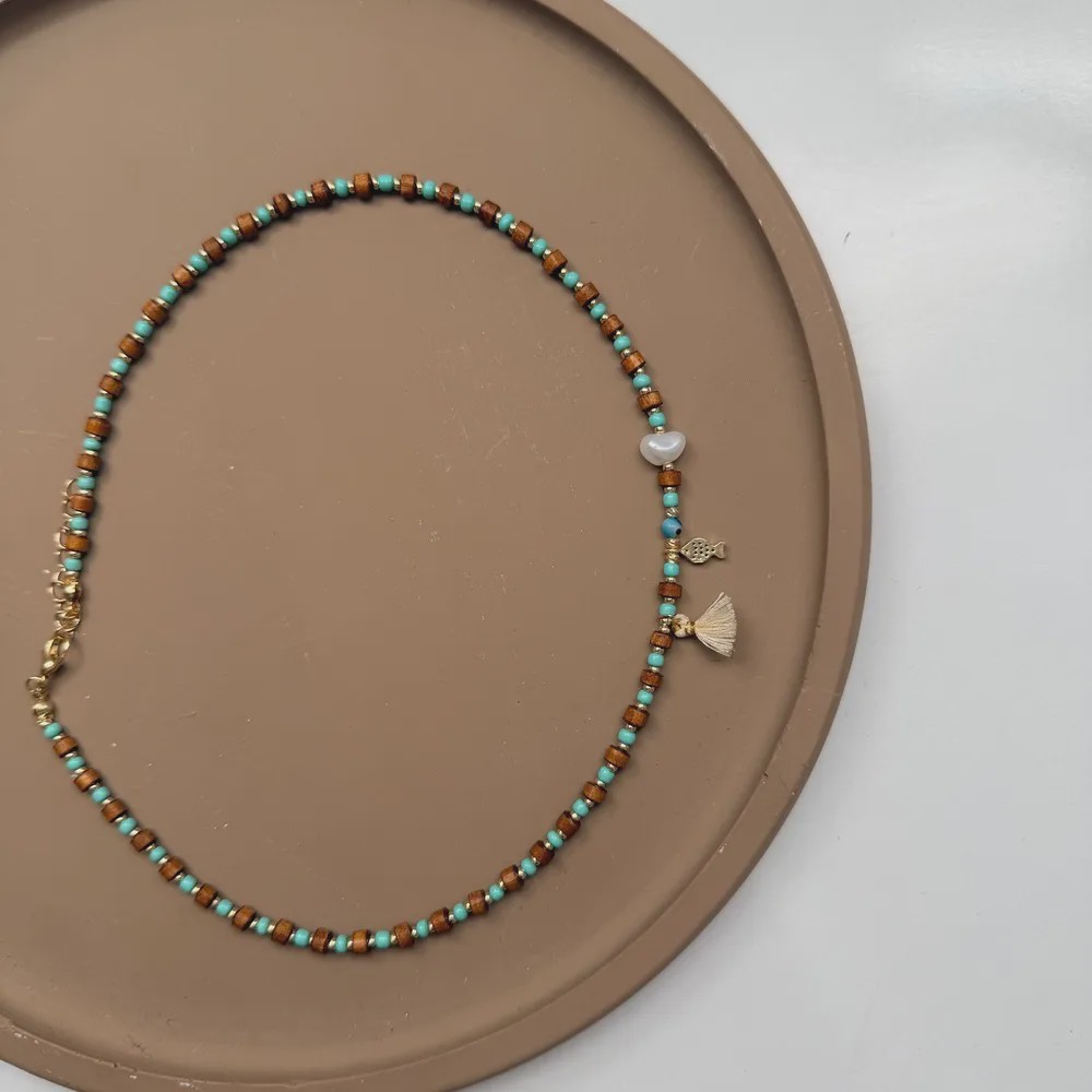 گردنبند چوبی فیروزه ای با آویز ماهی و منگوله کد GA00264
