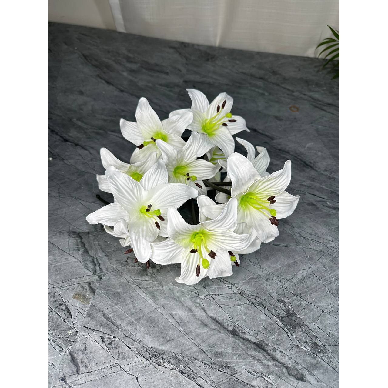 گل لیلیوم فومی لمسی سفید مجموعه 12عددی با ساقه و پرچم