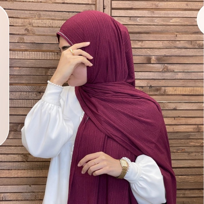 شال کشی نگین دار کریشه رنگ ارغوانی لبه کار دوخت شده