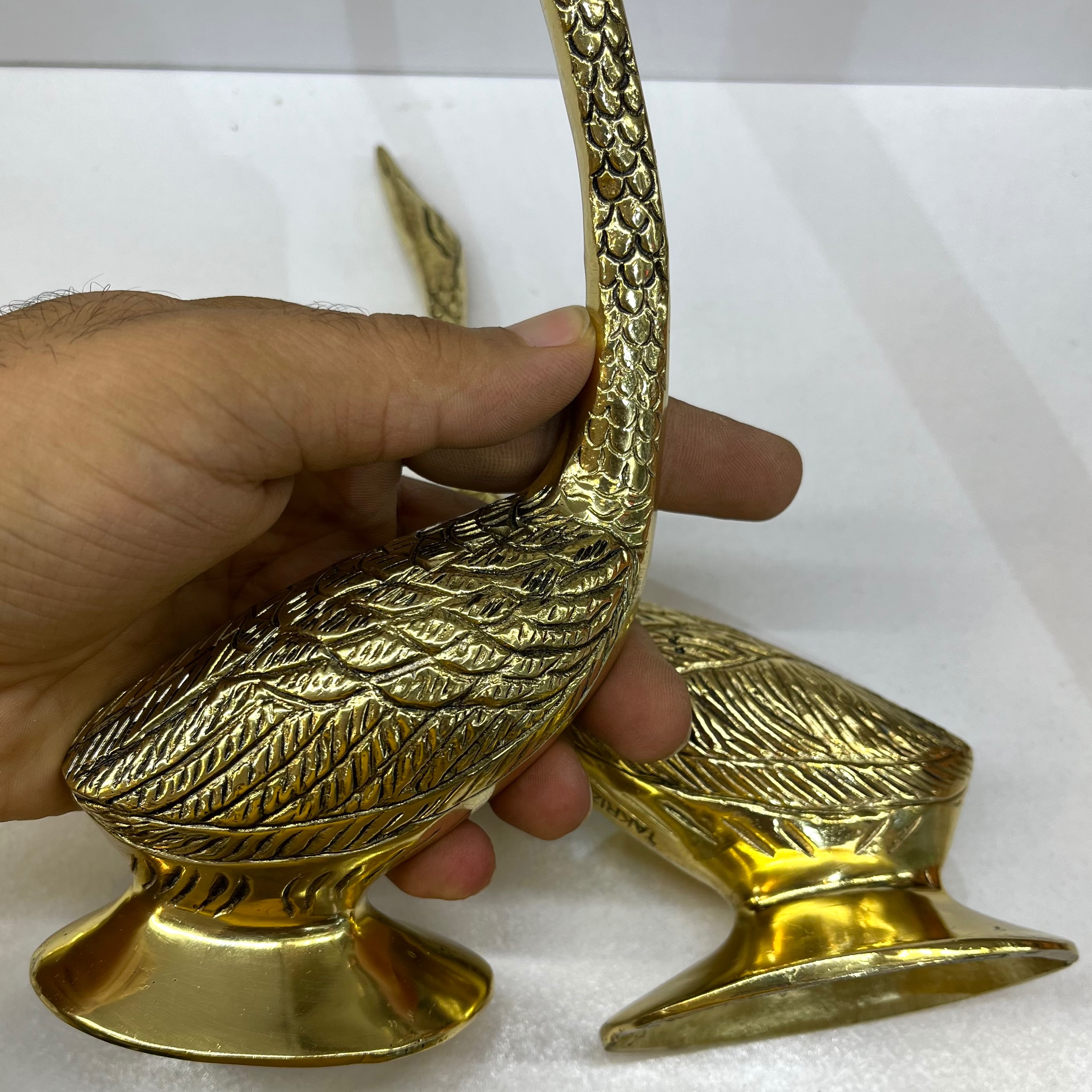 مجسمه تندیس پرنده قو عاشق کوچک جنس برنج(برنز)