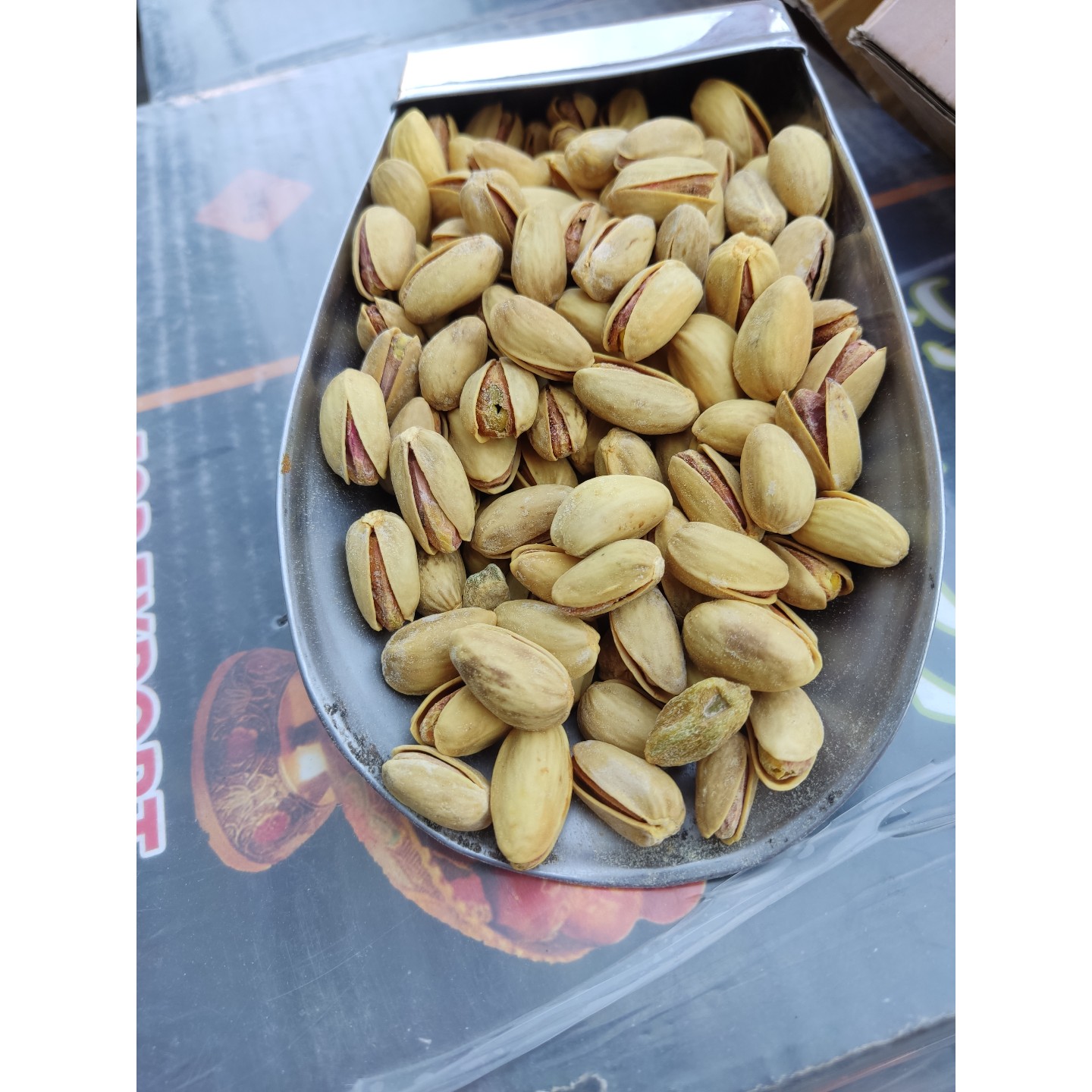 پسته شور اکبری دستچین درشت زعفرانی (100تا 1000گرم)
