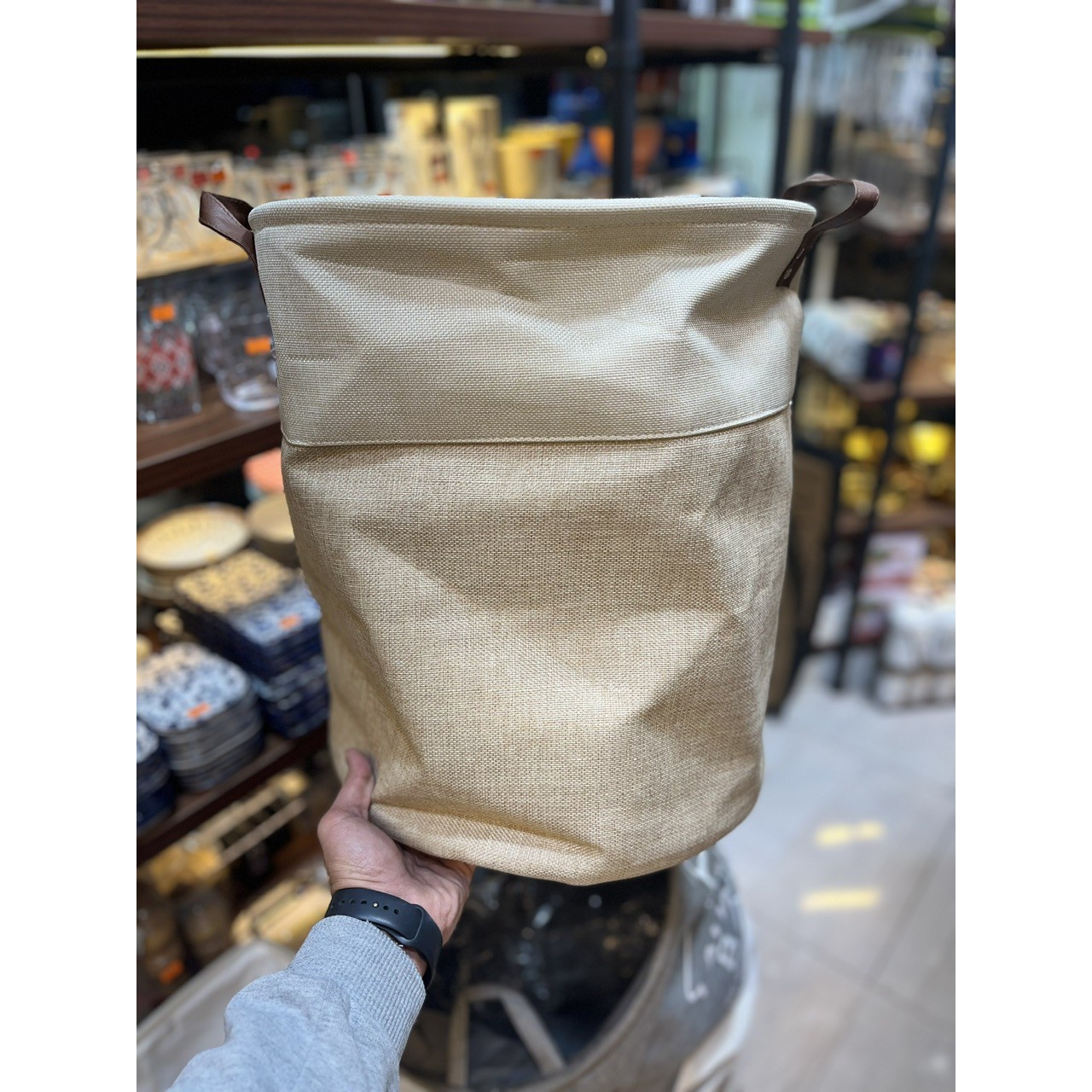 سبد نظم دهنده لباس گرد برزنتی دسته چرم