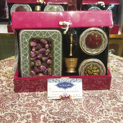 زعفران نگین پارسا پک بزرگ چهار تیکه مخمل قرمز ( نیم مثقالی)