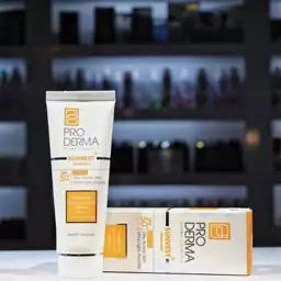 ضد آفتاب فاقد چربی Proderma پرودرما مدل SPF50 بی رنگ