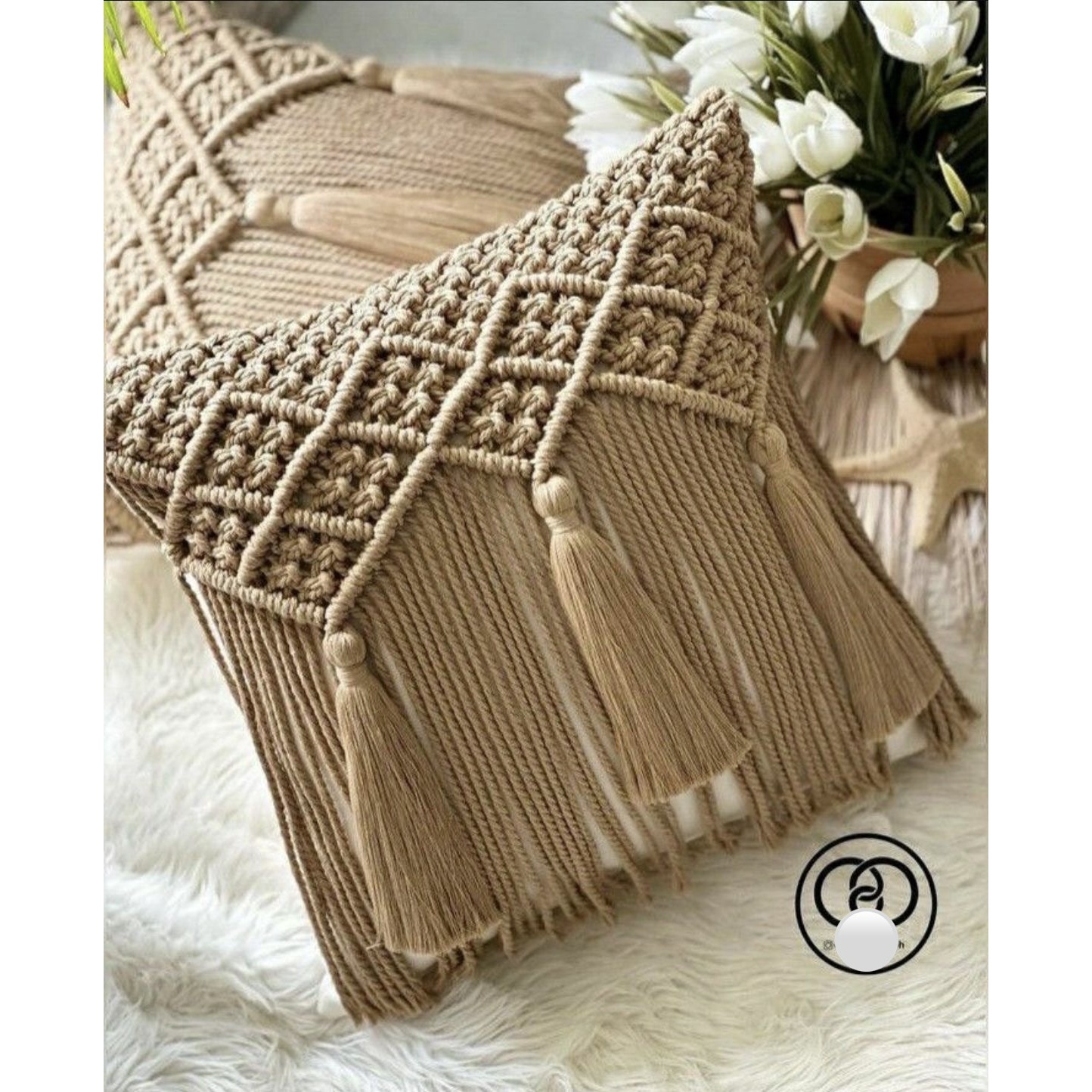 کاور کوسن مکرومه طرح لوزی رنگ نسکافه ای ابعاد 40 در 40 رنگ قابل تغییر کد سفارش798
