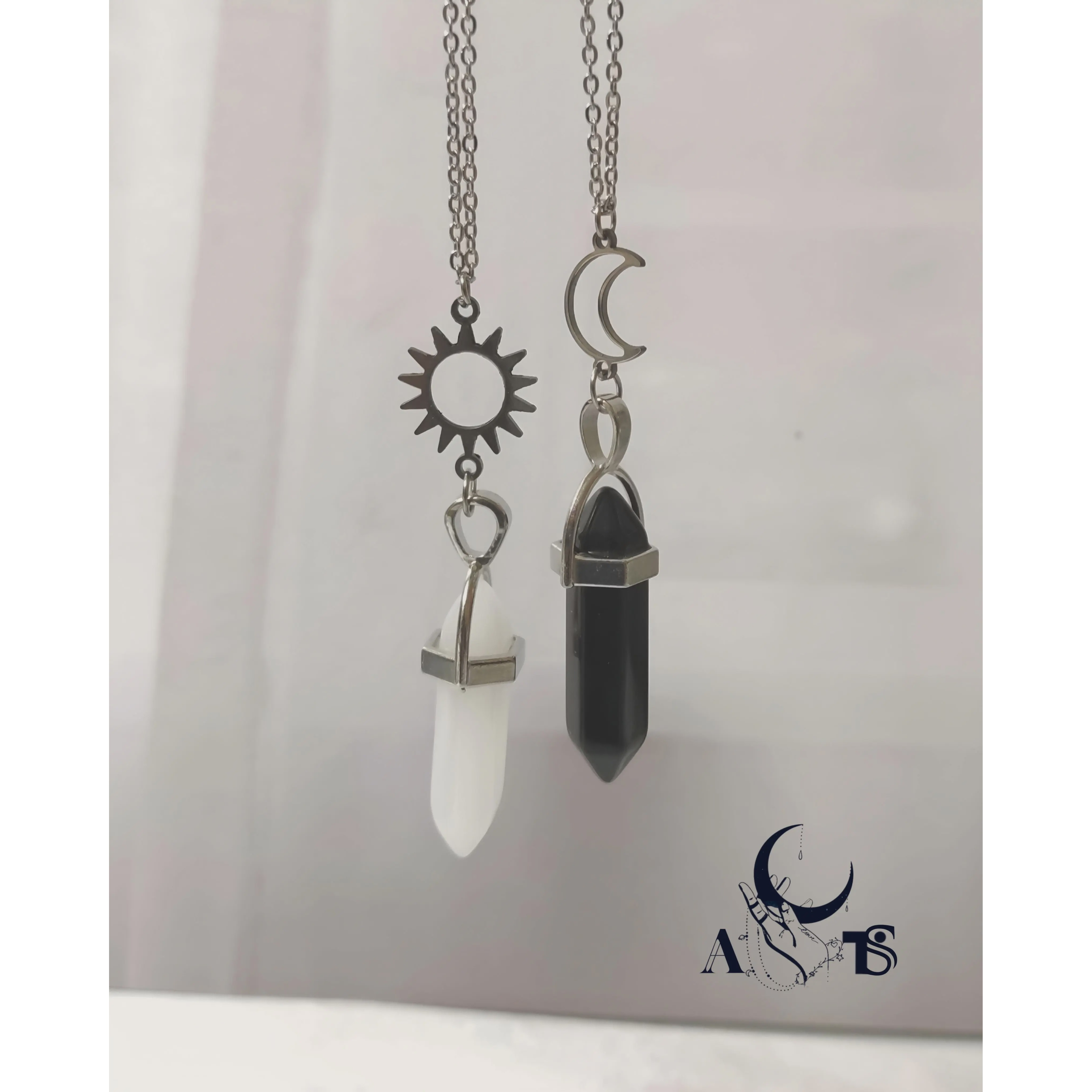 گردنبند منشور(مشکی تمام شده)