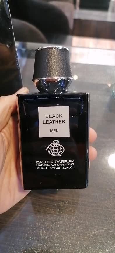 ادکلن بلک لیدرBLACK LEATHER همراه با اسپری 50میل 