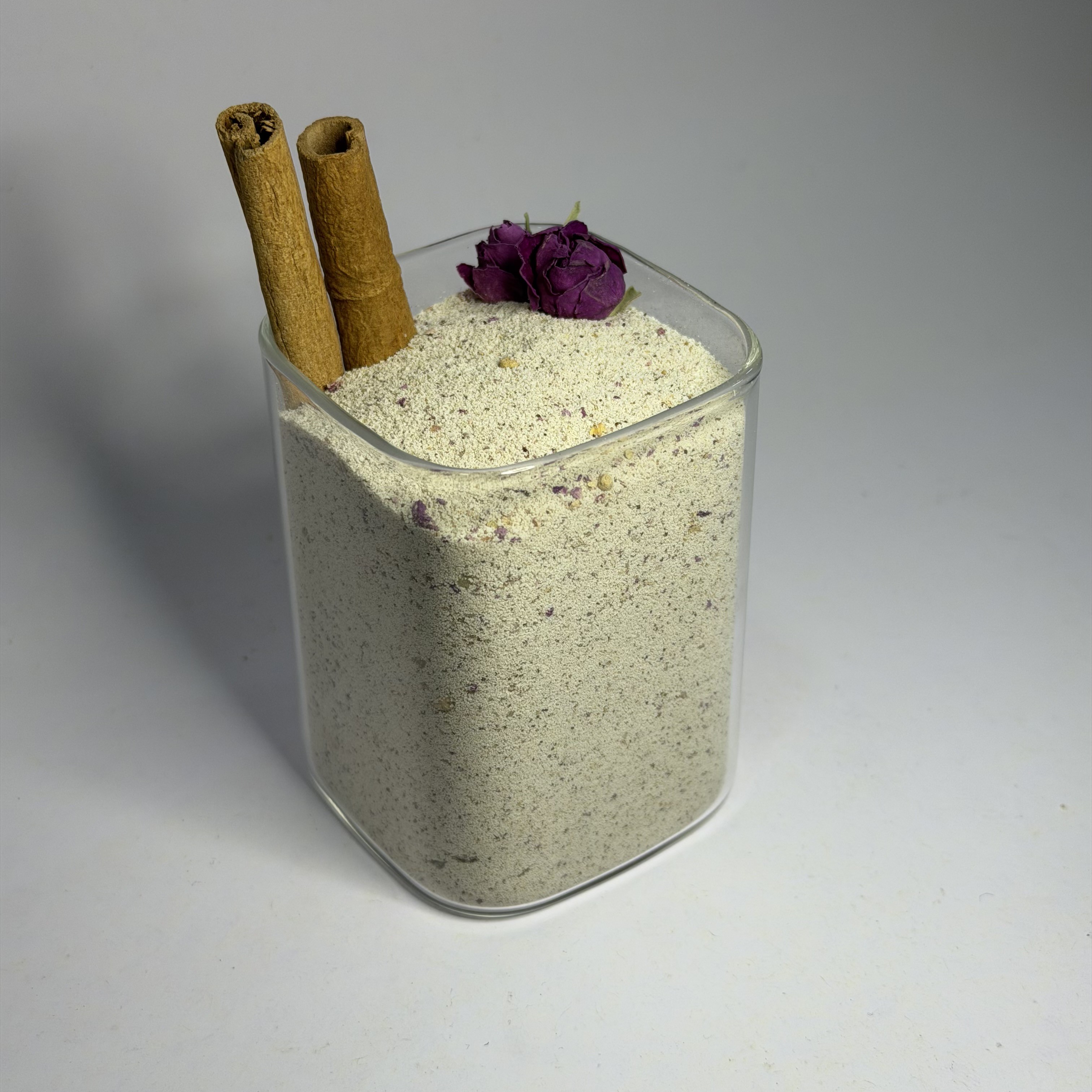 چای ماسالا دست ساز فله ترکیب هل، زنجبیل، دارچین و گل محمدی