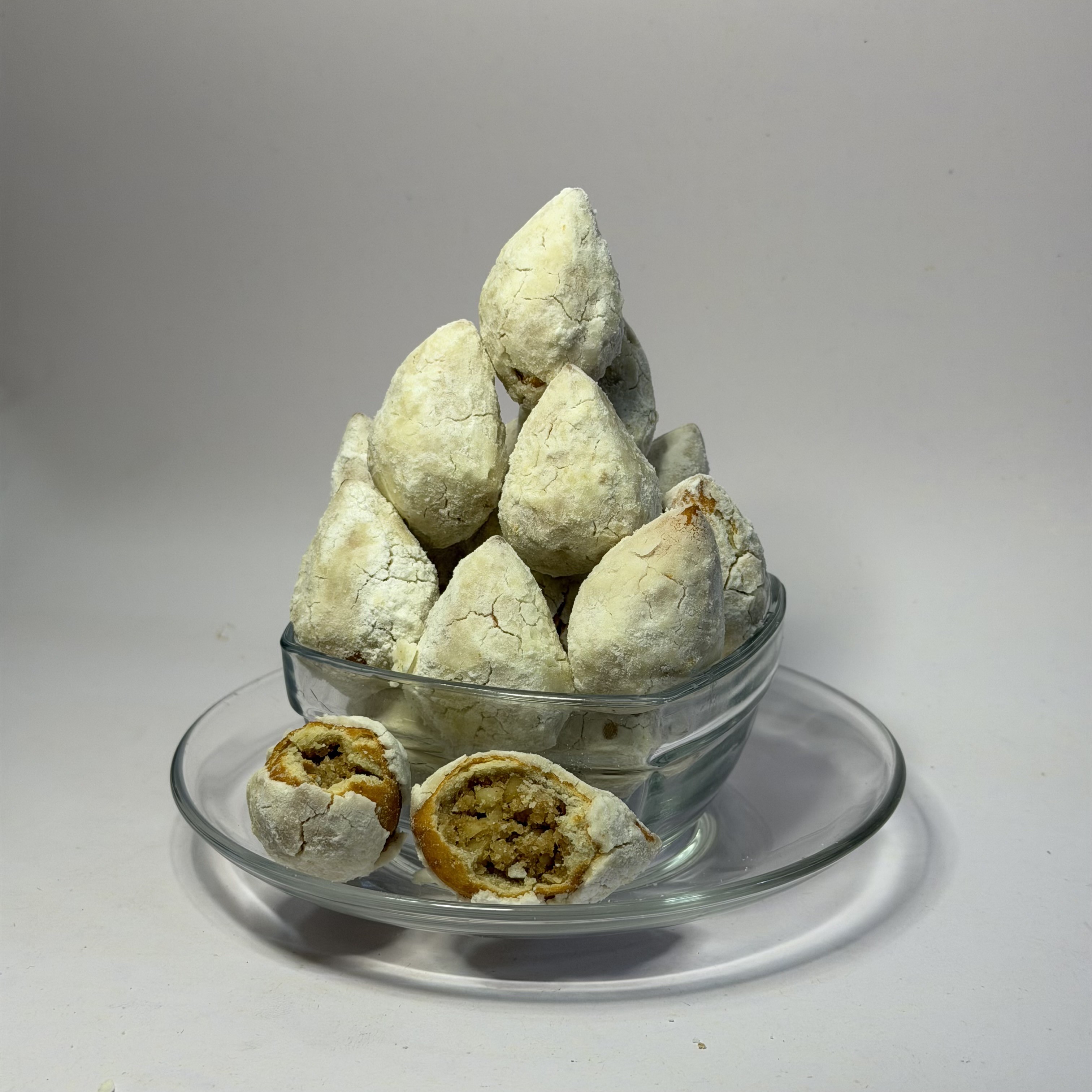 قطاب گردویی اصل یزدی دست پز تازه با طعم هل و گلاب