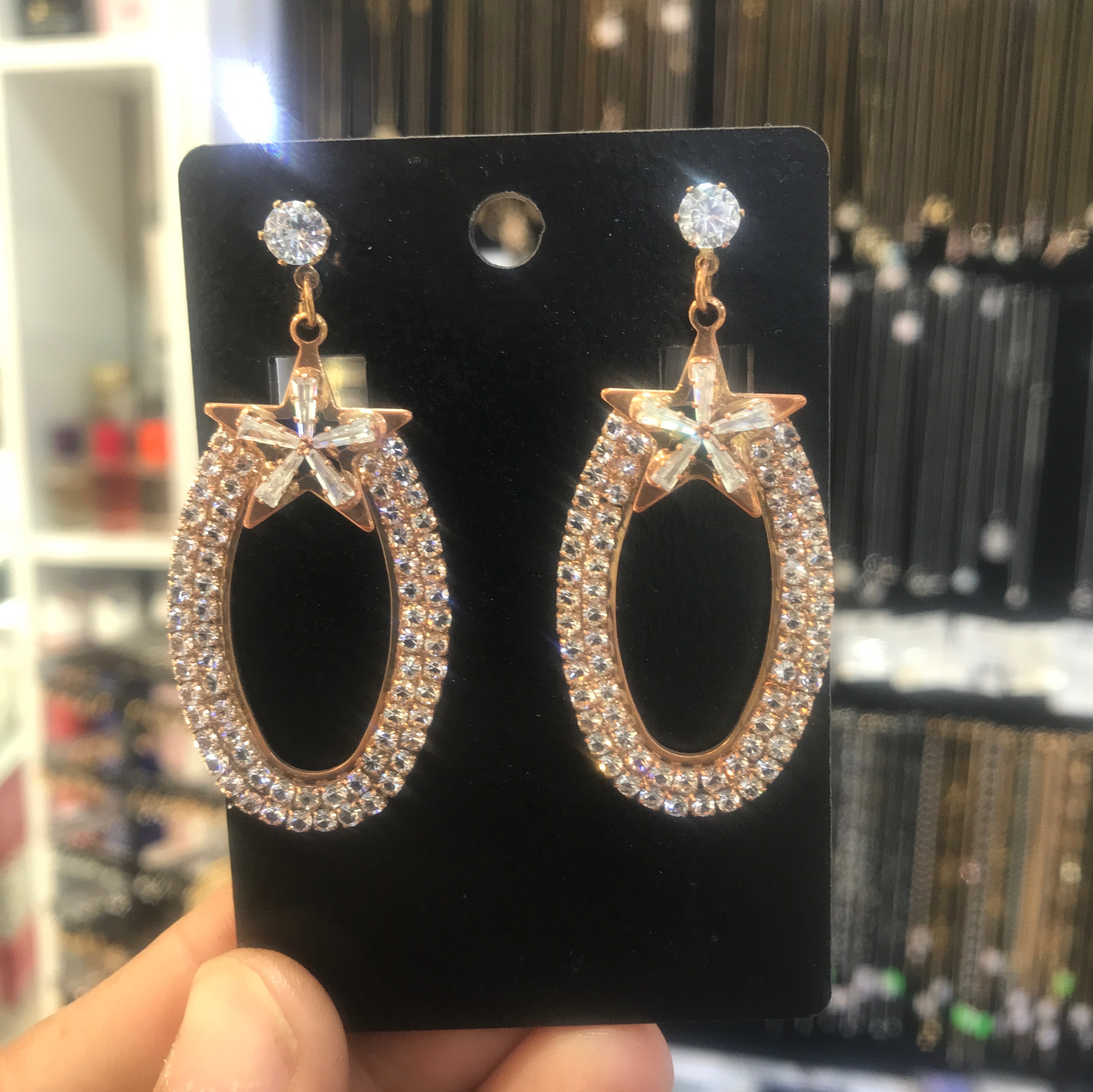 گشوار مجلسی فول نگین رنگ طلای 