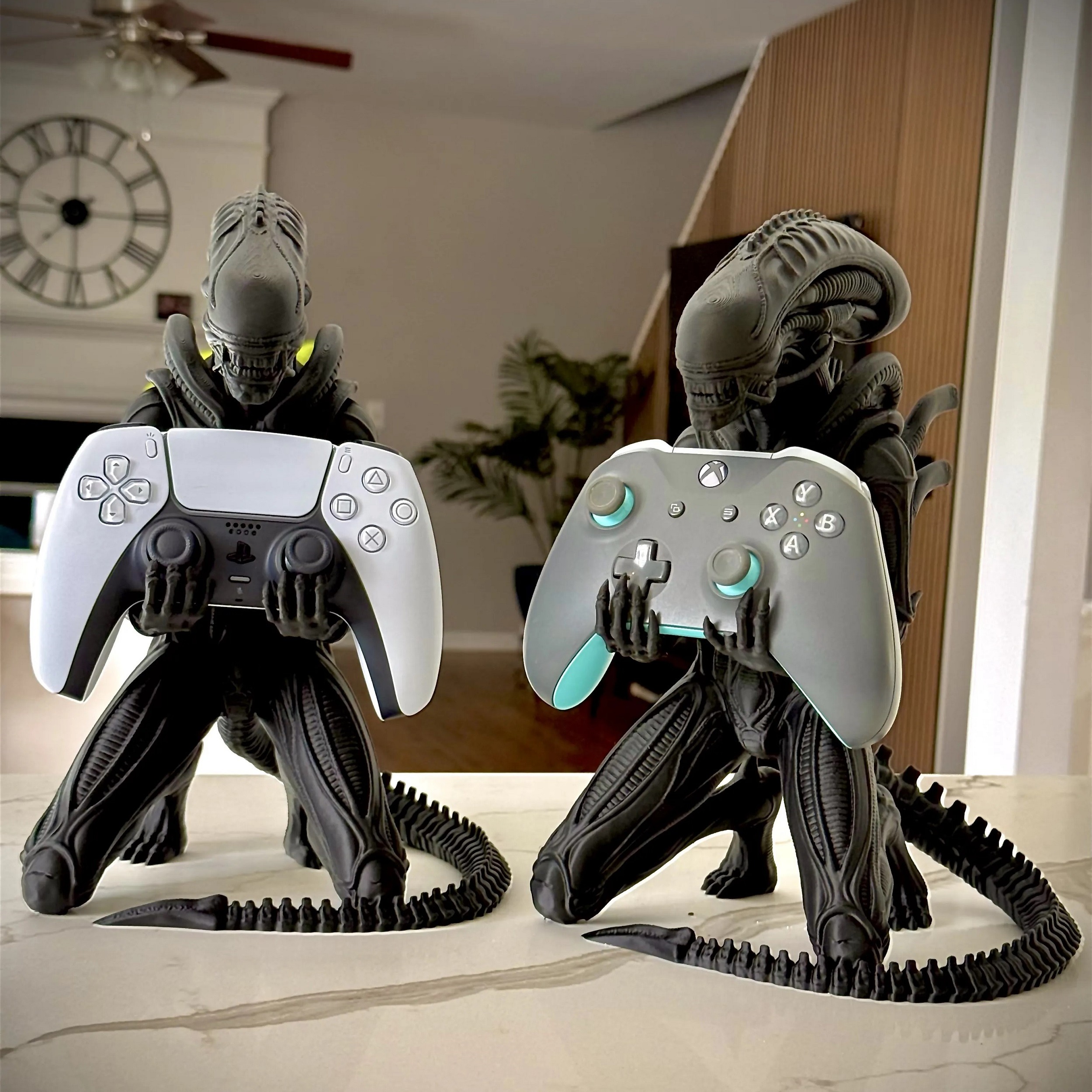 استند دسته بازی طرح Alien مناسب PS5 و Xbox