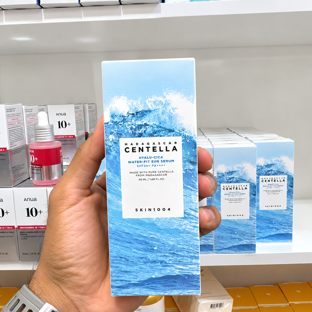 کرم ضد آفتاب بی رنگ اسکین 1004 سنتلا مدل ماداگاسکار SPF50 مناسب انواع پوست حجم 50 میل