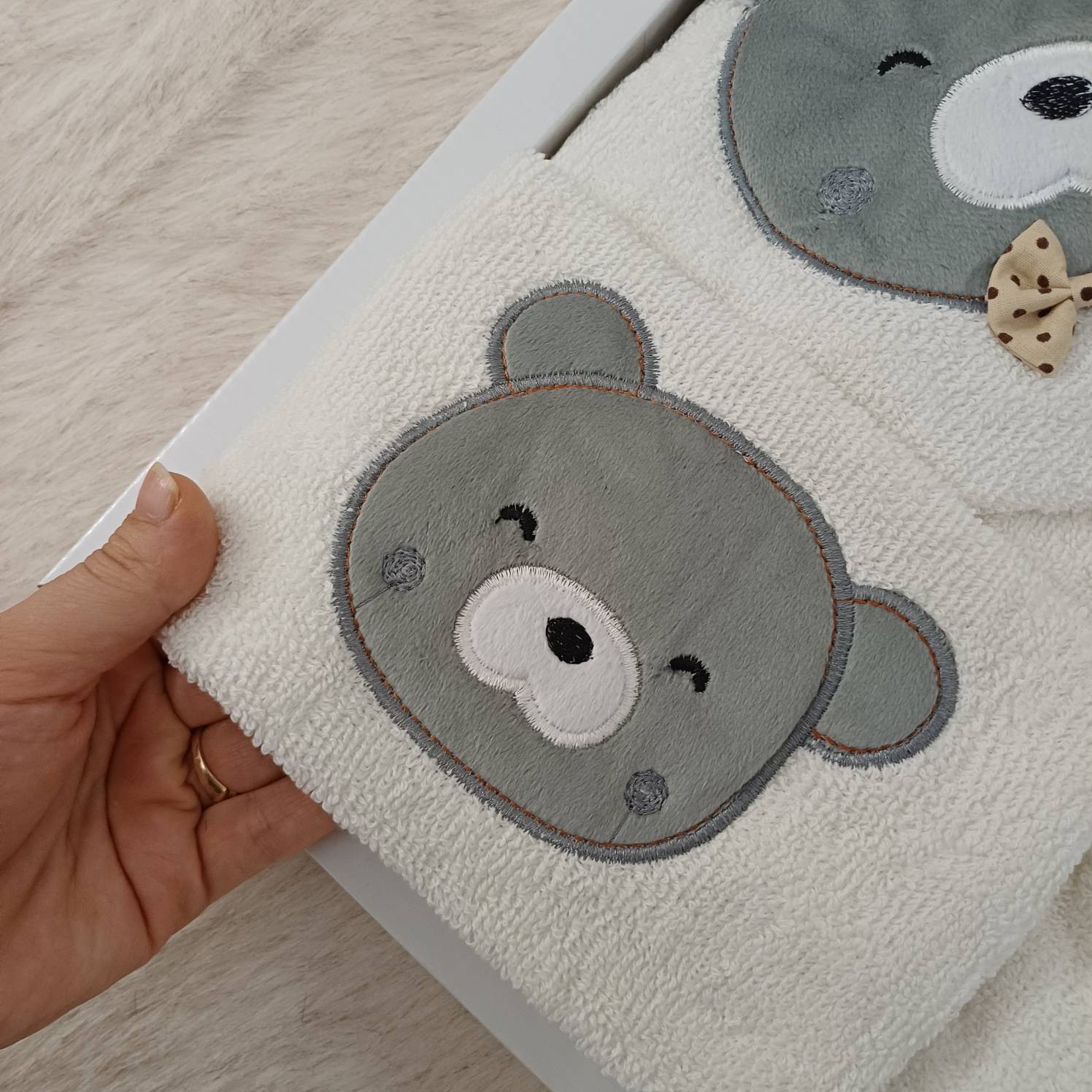 ست سیسمونی 4 تیکه Lovi Baby جعبه ای طرح خرس طوسی (تنپوش کلاهدار دستی لیف) بدون پرز و حساسیت نخی نرم اصل با گارانتی - ...