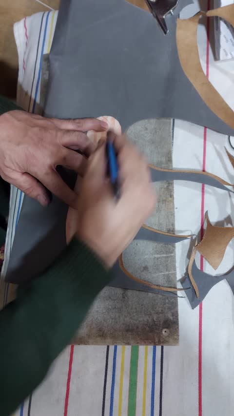 کفش زنانه دست دوز چرم طبیعی کفی طبی مشکی ساده
