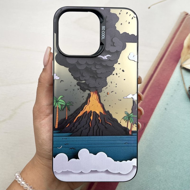قاب گوشی iPhone 15 Pro Max آیفون So Cool اورجینال Volcano Mountain محافظ لنز برجسته طرح آتشفشان کد 485348