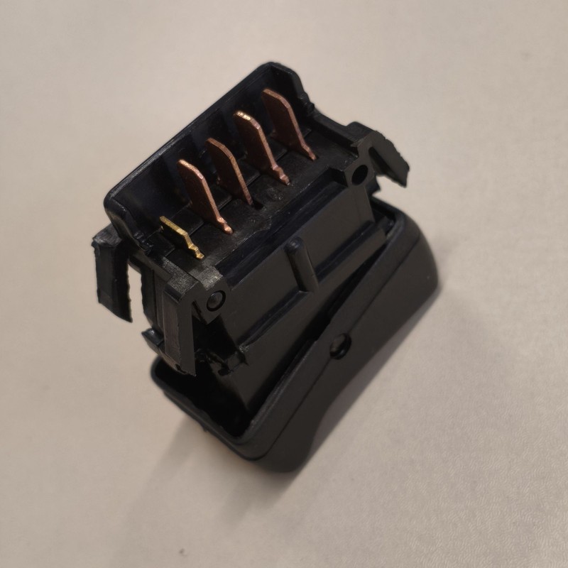 کلید فن بخاری خودرو چیکال مدل K-361 مناسب برای رنو پی کی