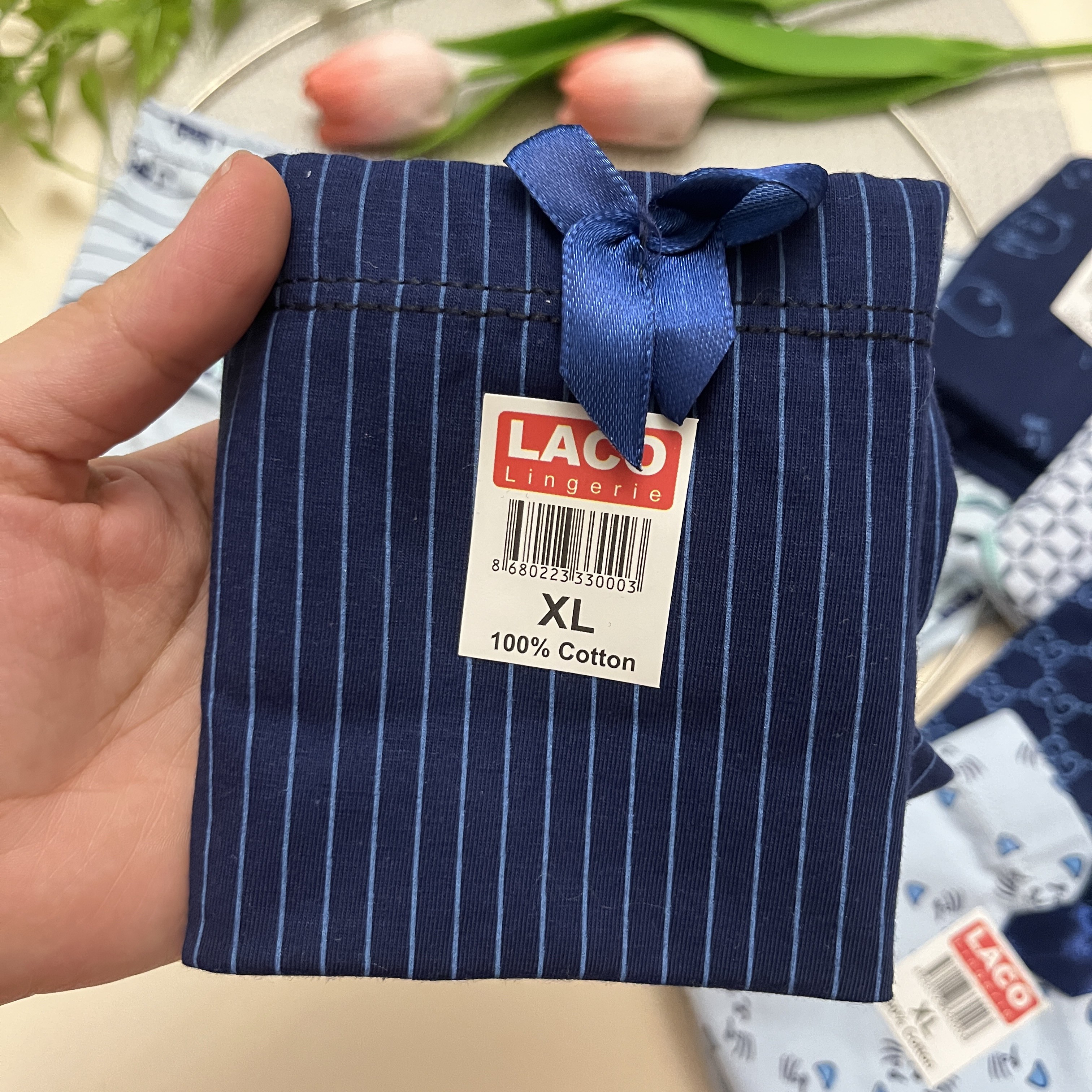 شورت زنانه وارداتی کش پهن تم آبی سورمه ای برند معروف و باکیفیت لاکو Laco سایز XLجدید