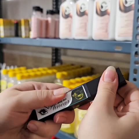 خط چشم مویی، حاوی سُرمه