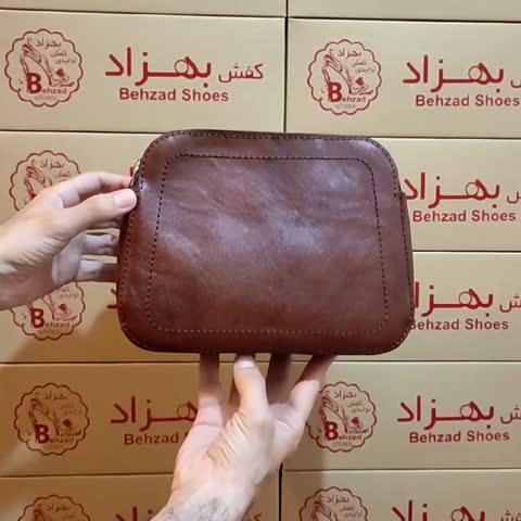 کیف دوشی زنانه دخترانه تمام چرم طبیعی گاوی درجه یک رنگ قهوه ای دست دوز بند چرمی دوشی بلند قابل تنظیم دو زیپ داخل کیف سه 