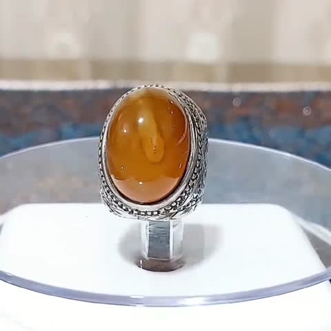 انگشتر عقیق زرد شجری با رکاب دست ساز مدل قلمکاری شده سوزنی نقره 925