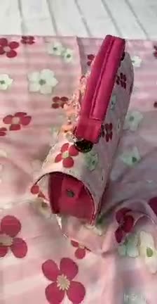 ست کیف و روسری دخترانه صورتی با روسری نخی قواره 100 و کیف پاسپورتی 