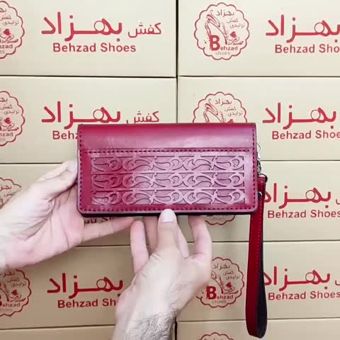 کیف پول دستی زنانه دخترانه تمام چرم طبیعی گاوی دست دوز رنگ قرمز لیزر شده 6 جای کارت جای پول و گوشی بند مچی  چرم