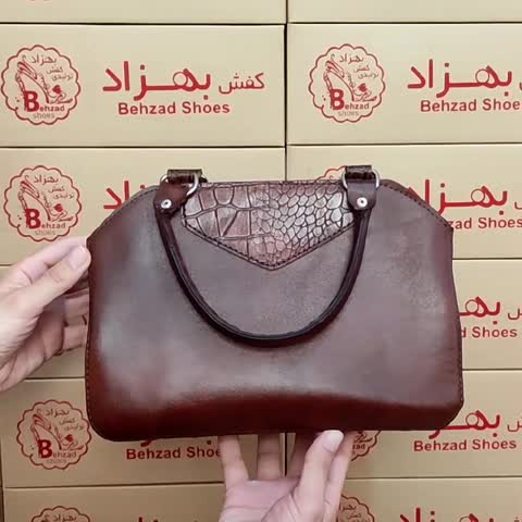 کیف دستی تمام چرم طبیعی گاوی درجه یک زنانه دخترانه رنگ قهوه ای دوخت ماشینی  تک خانه کیفیت عالی 