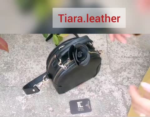 کیف دوشی  ودستی زنانه با جاکلیدی طرح گل چرم طبیعی ودست دوز تیاراچرم مشهد